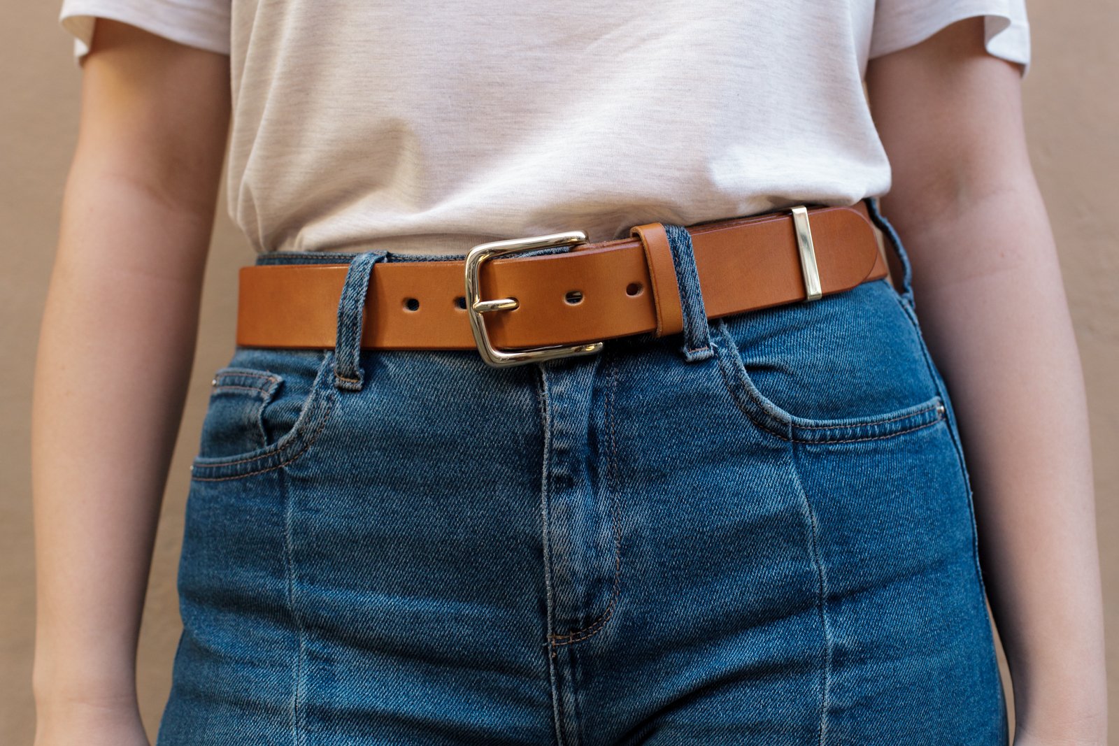 Hand crafted hand stitched London Tan colour color english bridle leather belt with solid brass westend english buckle, luxury goods heirloom